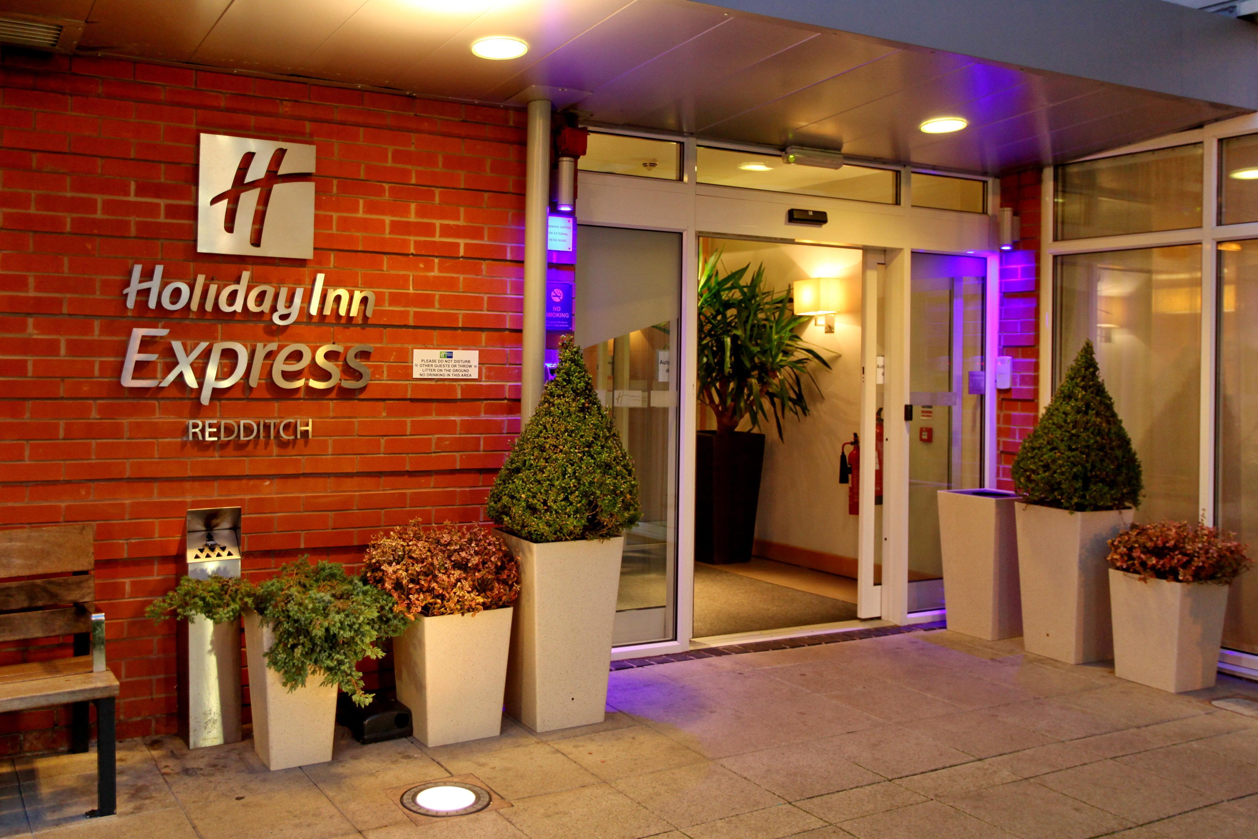 Holiday Inn Express Birmingham Redditch By Ihg Редич Экстерьер фото